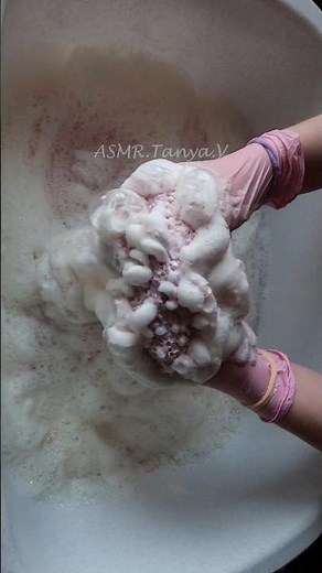 ASMR Satisfying Soapy Sponge Squeezing #asmr #satisfying #oddlysatisfying