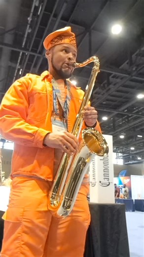 Kevin King 👑 on Instagram: "Keyless saxophone! There is more to the saxophone than "pressing buttons". Hit those overtones kats haha! . #saxophone #midwestclinic2025 #keylesssaxophone #jeanpaulsaxophone #tenorsaxophone"