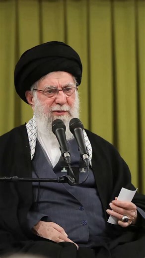 IRNA ESPAÑOL on Instagram: "⁉️¿Cuál es el problema entre EEUU e Irán? ⭕️ «El problema se resume en dos palabras; y esas dos palabras son que #EEUU quiere engullir a #Irán, pero la valiente nación iraní y la República Islámica constituyen un obstáculo...» (01/02/2026). 🔗 spanish.khamenei.ir/news/7144"