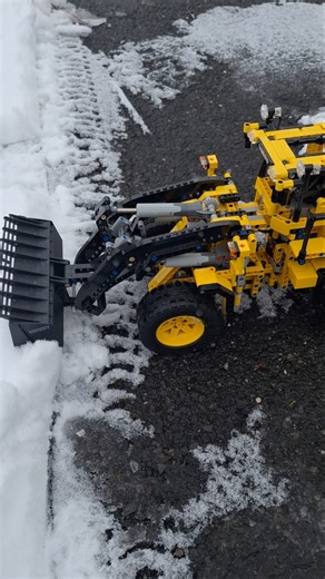 VOLVO L350F Wheel Loader on Snow Duty (Set 42030, 2007).