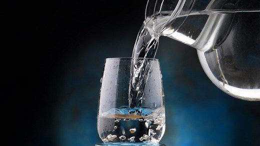 Still Or Sparkling Water: What’s The Difference and Does It Matter For Health?