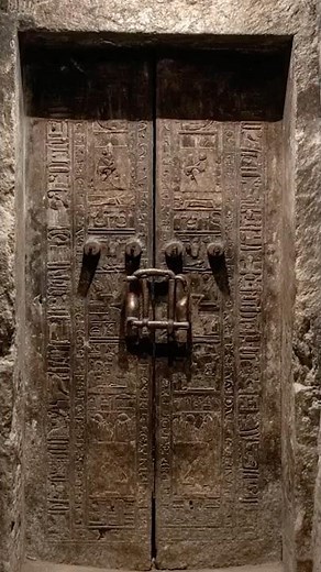 The “Impossible” Door Inside the Great Pyramid That Scientists Can’t Explain