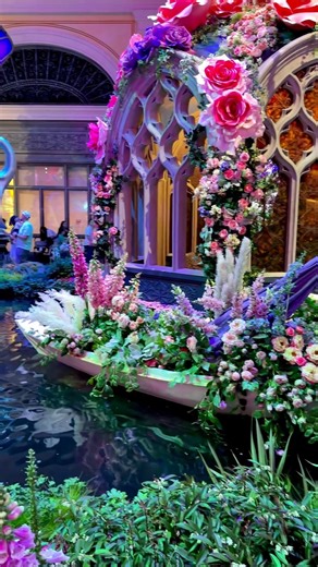 Breathtaking spring display at Bellagio! ❤️🌼🌸🌹🌿 #lasvegas #visitlasvegas #nevada #usa #spring
