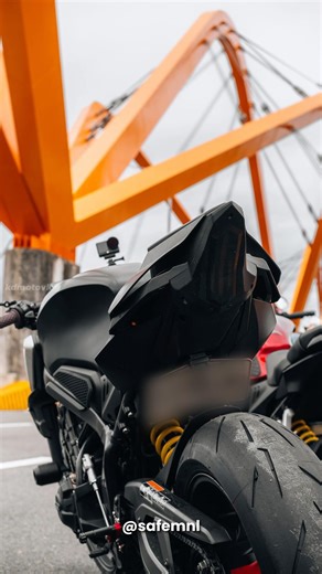 CB650R with R1 Tail Light, yes! (1/2)