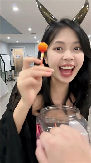 Choosing a lollipop😍🥰😘 (Do not imitate the acting in the story.)