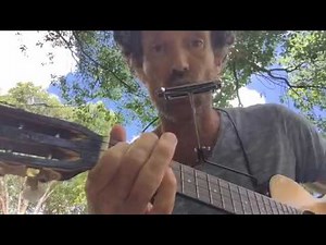 Juzzie Smith Sharing how to play ukulele and harmonica simply