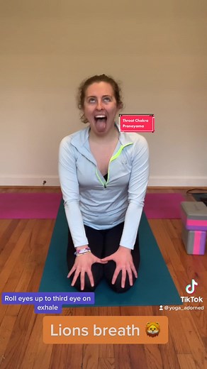 Benefits of lions breath 1. Alleviates stress - promotes relaxation in facial and neck muscles 2. Detoxifying negative emotions like anger 3. Stimulates vocal chords (great for throat chakra activation!) 4. Ego challenger- set aside self consciousness to look a liiiiitle weird . . . #pranayama #yogateachersoftiktok #lionsbreath #breathwork #yoga #throatchakra #visuddha #roar