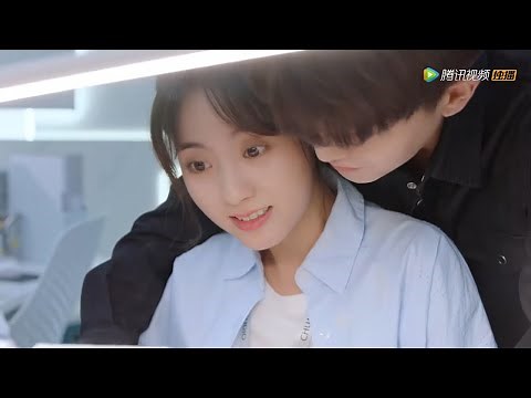 Boss pulled Miss Crow over in his arms, and stayed with her when she's working|MissCrowWithMr.Lizard