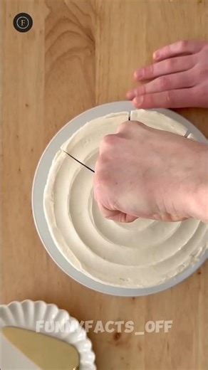 this is the most scientific way to cut a cake.! and it saves every slice 😱#shorts