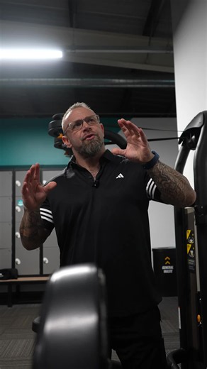 Rear Delt Machine Benefits: Improve Shoulder Strength & Balance