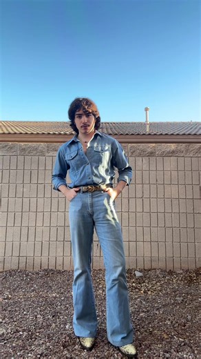 the lighting was a paid actor🤓 #70sfashion #70smusic #70s #fyp