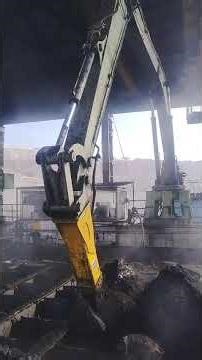 Stationary rock breaker for coal lumps