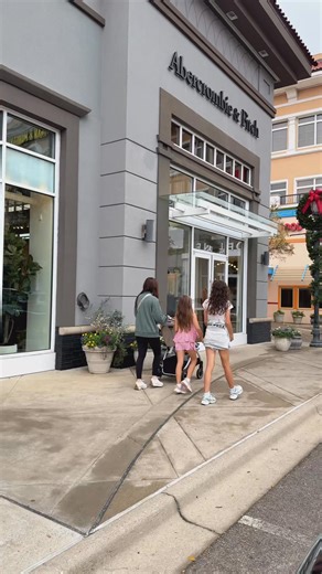 Abercrombie & Fitch is now open next to Chuy’s 💙 As the only Abercrombie & Fitch store in Alabama, The Summit location showcases the brand’s quality men and women’s apparel, accessories and fragrance. The Abercrombie brand strives to make every day feel as exceptional as the start of a long weekend. | The Summit - Birmingham, Al