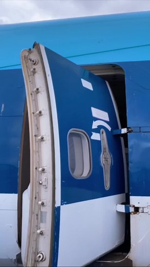 Al onze deuren zijn weer open 🥳 Wanneer kom jij langs? ✈️ #Museummoment #Museum #Vliegtuig #Airplane #Aviation #Open #Dagjeuit #Dutch #NL #Plane #Fun