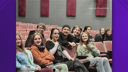'Breaking Bad' actor Aaron Paul returns to his Idaho high school