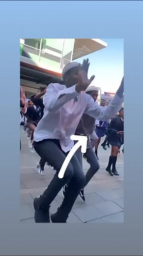 The original Mr #sarafina was live at #sowetosfinestdancestudio talking about the greatest of all time @somg63 #june16 #youthday