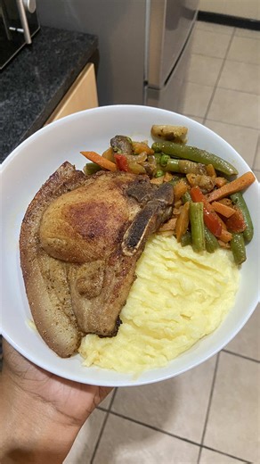 Delicious Pork Chops with Mashed Potatoes and Stir Fry