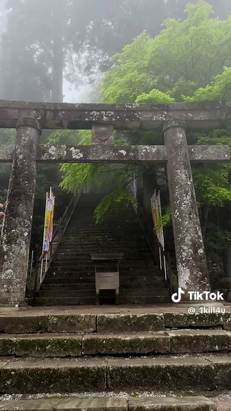 神の山として信仰された霊山にある神社が幻想的過ぎた。#福岡 #神社 #japan