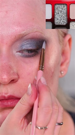 Blue Holographic + Grey Makeup | 09 Fleeting Life Cheeryep x Freya86