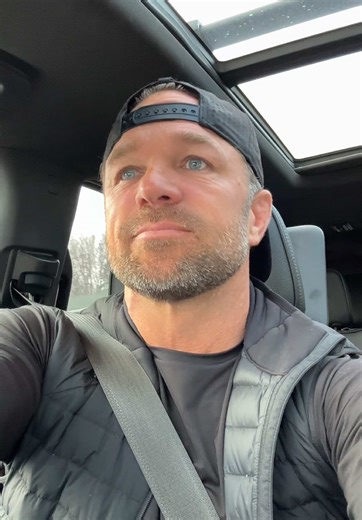 Keep smiling through the challenges; your smile has the power to brighten even the darkest days… Keep smiling, because your happiness can inspire someone to keep going. #makeitagreatday