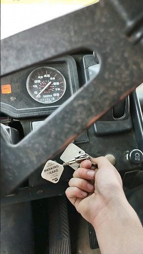 2005 Thomas EF School Bus Start-Up + Bonus engine revving! #cummins #thomasbuiltbuses #schoolbus