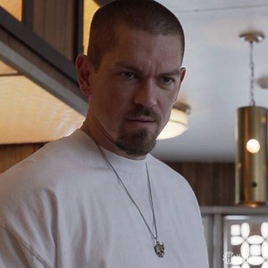 Dead bodies, sexual experimentation, and run-ins with the law... just your average week on Shameless! Catch a new episode this Sunday, only on Showtime. | Shameless on Showtime