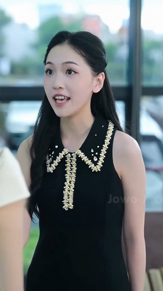 Cô bé tội nghiệp kéo đàn trên phố cứu mẹ khiến tổng tài nhận ra con gái anh tìm 5 năm.