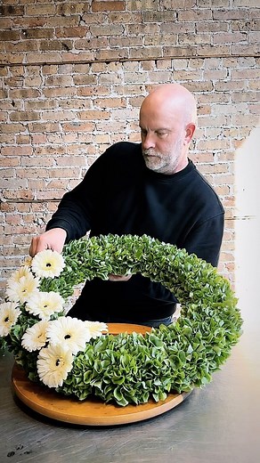AROUND• bells of Ireland create a wreath for any occasion : just add blooms #moderndesign #bellsofireland #wreath #around #green #stpatricksday #floraldesign #combo #save #share #follow #flowerman #goodthing #gooddesign #flowers | epoch.floral