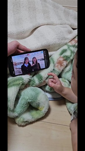 親子ではるねね推し(笑) パパが今日好き見てるからいつか一緒に見る時が来るんだろうなぁ @時田音々(ときねね) @今井暖大(はると) #2歳6ヶ月 #今日好き