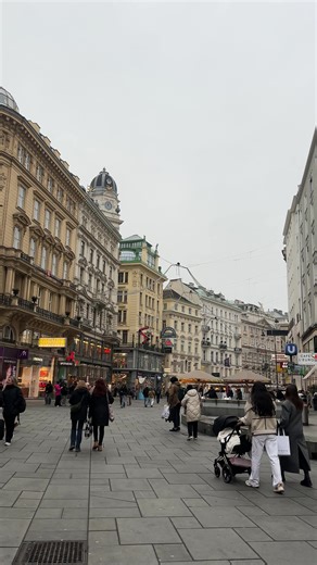 Stephansplatz after tourists are gone Quiet streets, empty space, and Vienna breathing again. 📍Stephansplatz, Vienna, Austria Vienna | Stephansplatz | Late Evening | City Calm | Wien #vienna #wien #austria #viennalife #viennavibes