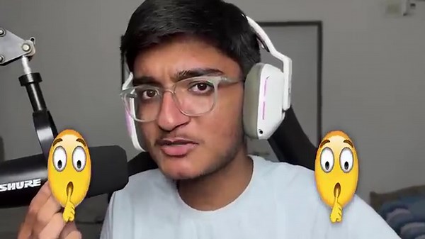 Minecraft Manhunt (1V3) But I Can Secretly SHAPESHIFT..!