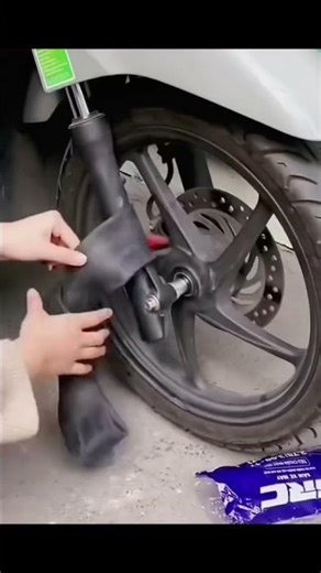 How to install the inner tube of motorcycle?