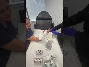 "Reverse" sugar tong splint for a wrist fracture