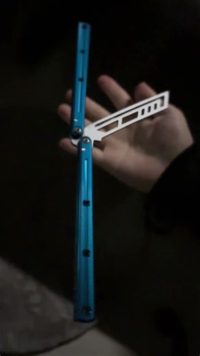 早朝のフリップいいかも#balisongtricks #balisongflipping