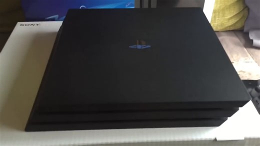 PS4 Pro 主机开箱展示