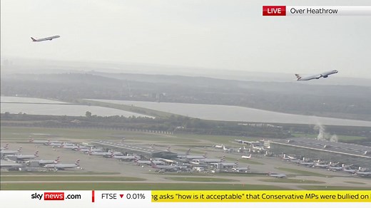 British Airways and Virgin Atlantic have synchronised their departures from Heathrow to celebrate the end of a travel ban, as vaccinated passengers are finally able to enter the United States from the UK after nearly two years. Read more: https://trib.al/g0bhrOp | Sky News