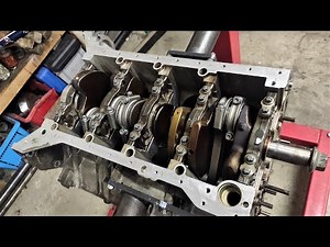 M113 engine rebuild - Part 11 - Turbo Crankshaft & New Rods + Piston installed.
