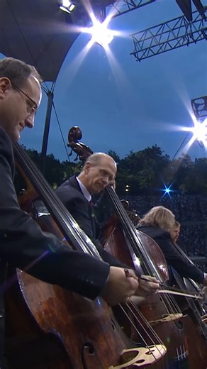 Berliner Philharmoniker on Instagram: "🏹🎶 Robin Hood and his companions roam Sherwood Forest, with Erich Wolfgang Korngold’s witty film music underscoring their cinematic adventures. Enjoy this performance with the Berliner Philharmoniker and Sir Simon Rattle at the Waldbühne in 2015! #BerlinPhil #DigitalConcertHall #SirSimonRattle #Korngold #RobinHood #FilmMusic #Orchestra"
