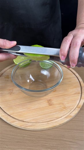 How to squeeze lemons with tongs without a juicer: simple tips for maximum juice | Easy Recipes