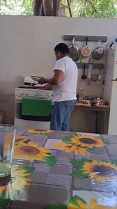 Soy el Chulo, Cocinando y atendiendo a la chula como una reina. | Yo Soy el Chulo