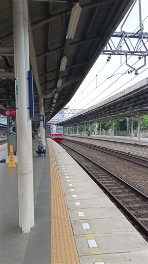 Datang dan pergi KRL TM 6016 di stasiun Jatinegara #krl #krlcommuterline #tm6000 #tm6000series #fyp