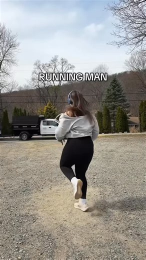 Kamie Shuffle on Instagram: "Where you start 👏 @iamcobrah #shuffle #shuffling #shuffledance #beginner #tutorial"