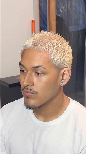 This is your sign to get that bleached buzz cut for the summer #bleachedhair #haircolor #buzzcut
