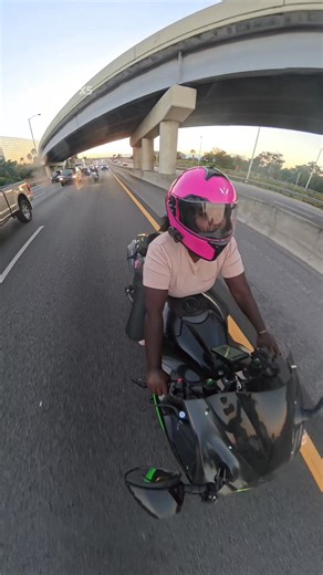 4 comments | Laughing my ass off because I'm riding with Cory Alexander and without talking to him, I know he's gonna say, let's cut traffic‼️ A whole minute before he says anything, I start laughing so hard...藍藍 only for him to come up and give the signal...藍藍 #kawasaki #bikeride #bikergirl #fypageシ #Honda | Shena Carty Hetherington | Facebook