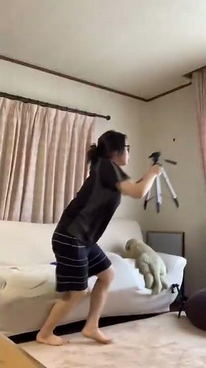 TWICEモモが笑ってしまうInkigayo のカメラマンの真似