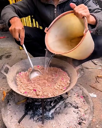 431K views · 784 reactions | This guy makes all natural DIY diffusers  | Bee Inspired | Facebook