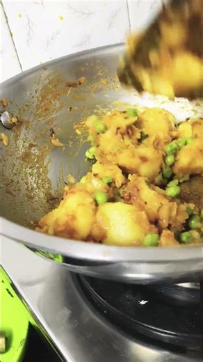 aloo Mutter gravy 😋 #shorts #youtubeshorts #viralvideo