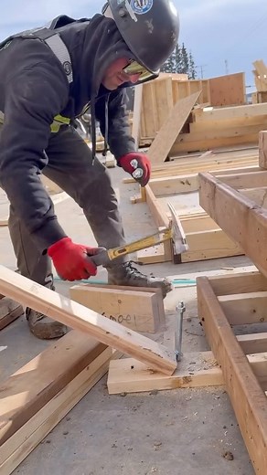 That's want it's made for man! But yes, the M79 sledge would beat the hell out of that thing all day 👌👍🤙 #qualityoverquantity @livinglegendsconstruction This is cringeworthy using that hammer for anchors..🤦🏻‍♂️ Should we have pulled out the mini sledge? The joys of bracing on concrete…. . . . #framing #construction #concrete #tools #martineztools | Martinez Tool Co