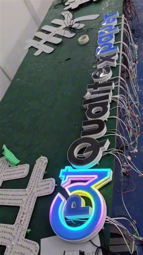 Texto LED programable para promociones | LuminVerse Sign