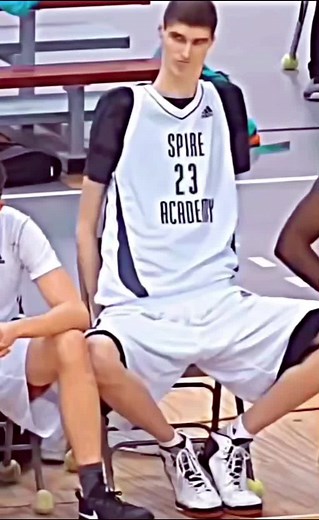 Robert Bobroczky: The Rising Star in Basketball